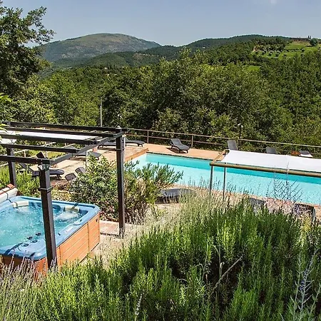 In Sleeps 4 Includes Swimming Pool 8