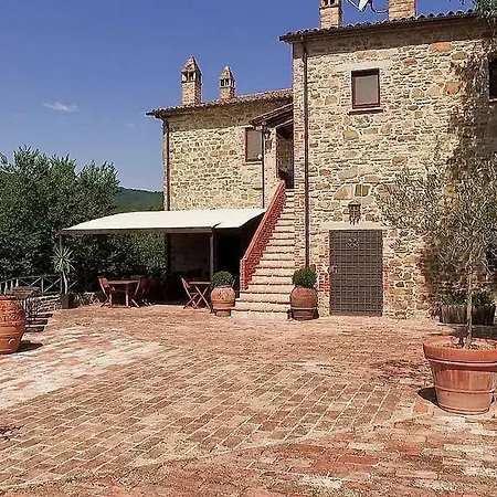In Sleeps 4 Includes Swimming Pool 8