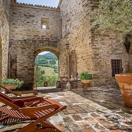 In Sleeps 4 Includes Swimming Pool 8