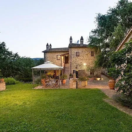 In Sleeps 4 Includes Swimming Pool 8