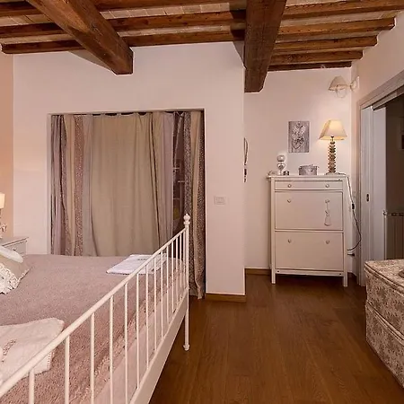 In Sleeps 4 Includes Swimming Pool 8 *